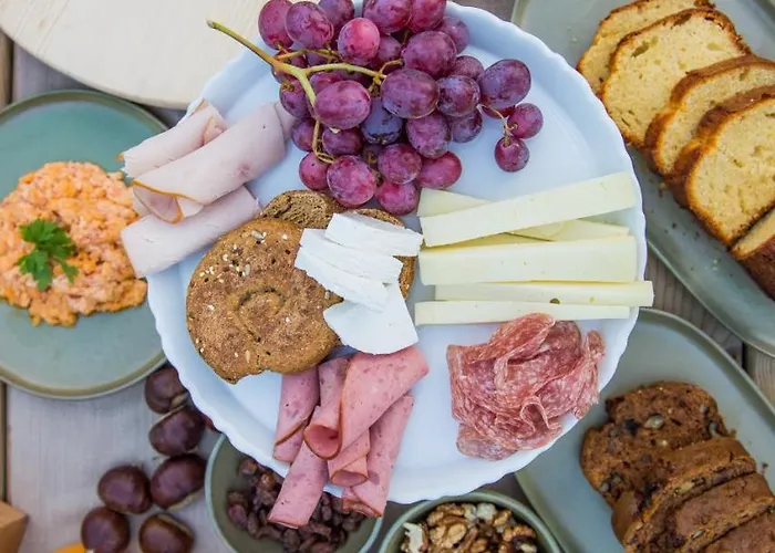 Anotopos أنو تريكالا